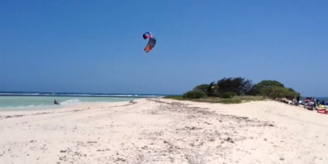 2015y05m03d_181323408